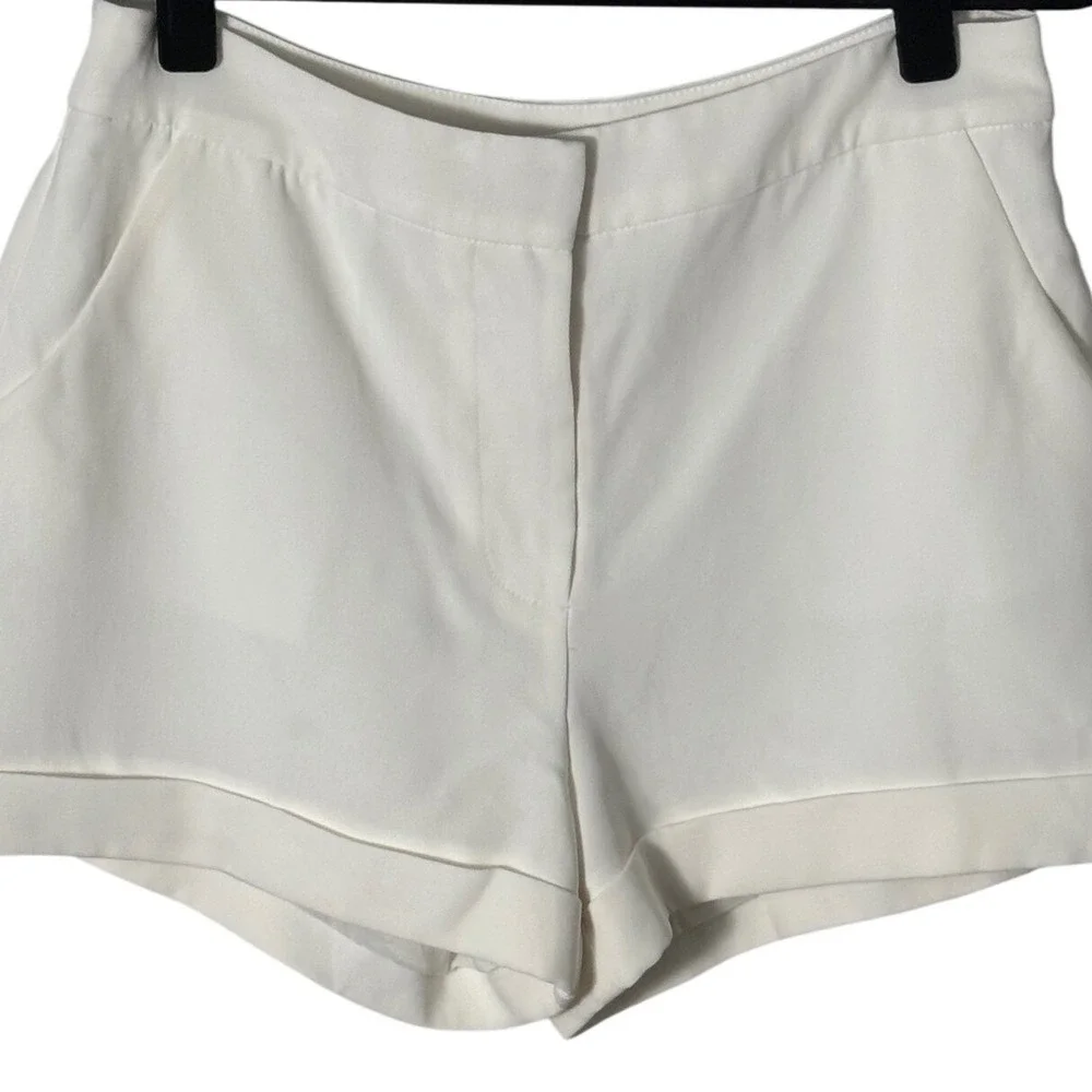 Cinq A Sept Crepe Elaine Ivory Cuffed Shorts‎ Mid Rise Size 6